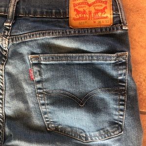 Mens 511 Levi’s 36x32 light blue distressed jeans